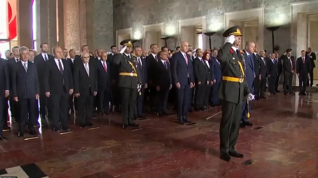 Cumhurbaşkanı Erdoğan, devlet erkanı ile Anıtkabir'de
