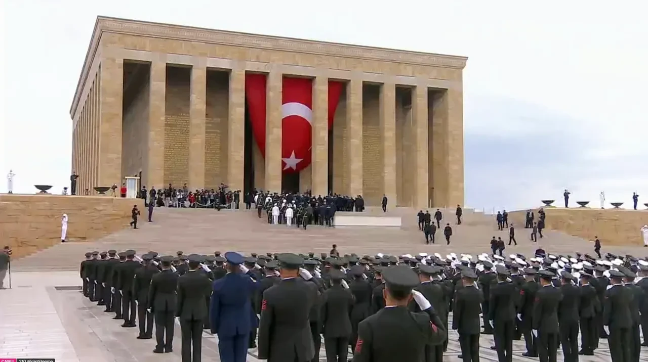 Cumhurbaşkanı Erdoğan, devlet erkanı ile Anıtkabir'de