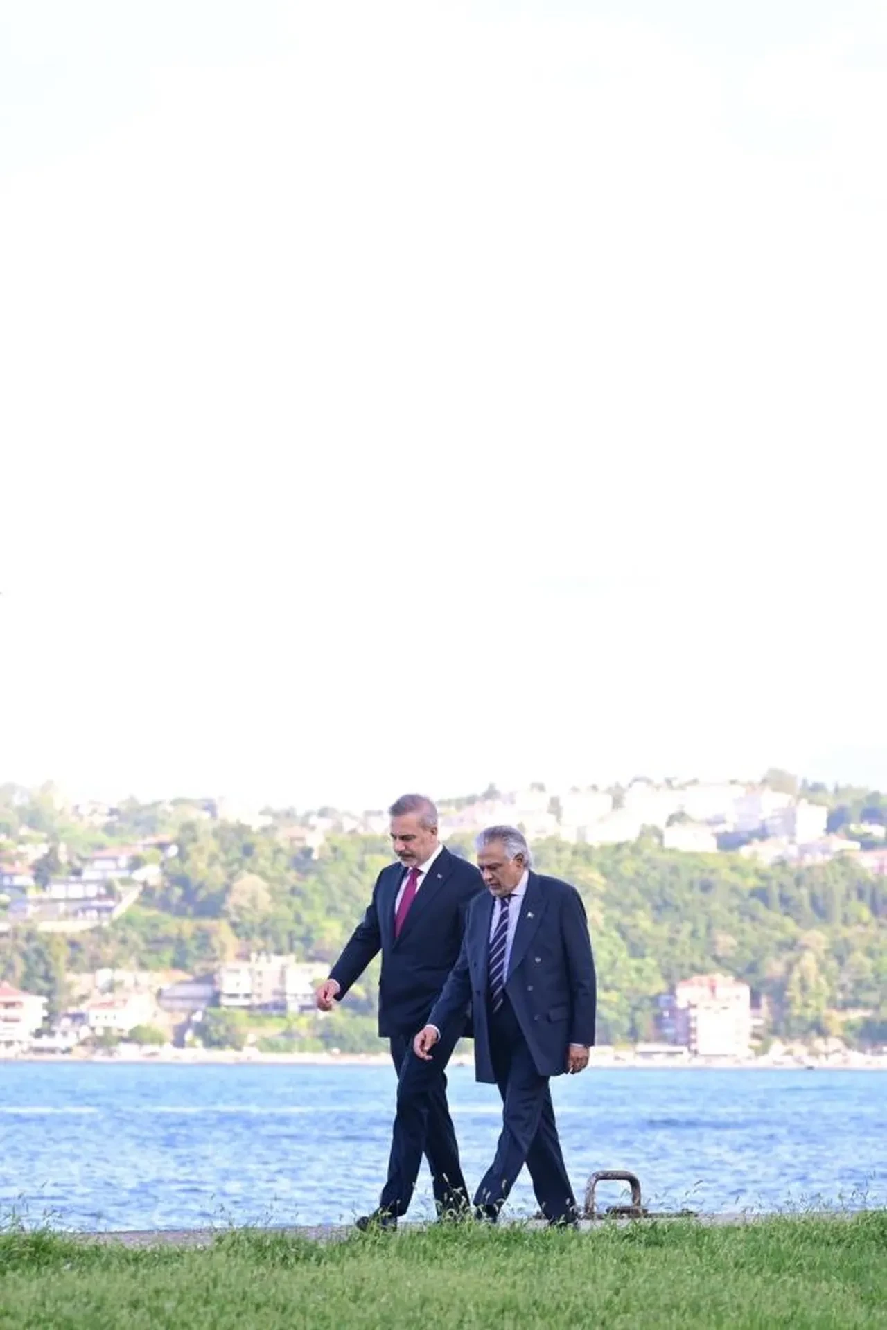 Dışişleri Bakanı Hakan Fidan, Pakistan Dışişleri Bakanı Ishaq Dar ile İstanbul’da bir araya geldi