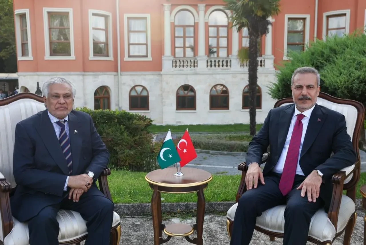 Dışişleri Bakanı Hakan Fidan, Pakistan Dışişleri Bakanı Ishaq Dar ile İstanbul’da bir araya geldi