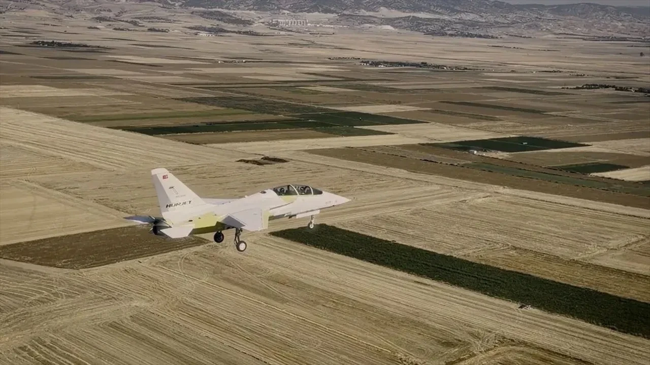 Envantere girecek ilk HÜRJET havalandı! Büyük Zafer'in 104. yılında gurur uçuşu