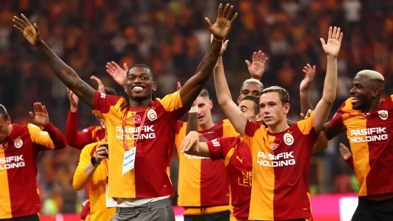 Galatasaray'da Batrakov siftah yaptı! Rus futbolcu ilk kez sarı-kırmızılı formayı giydi
