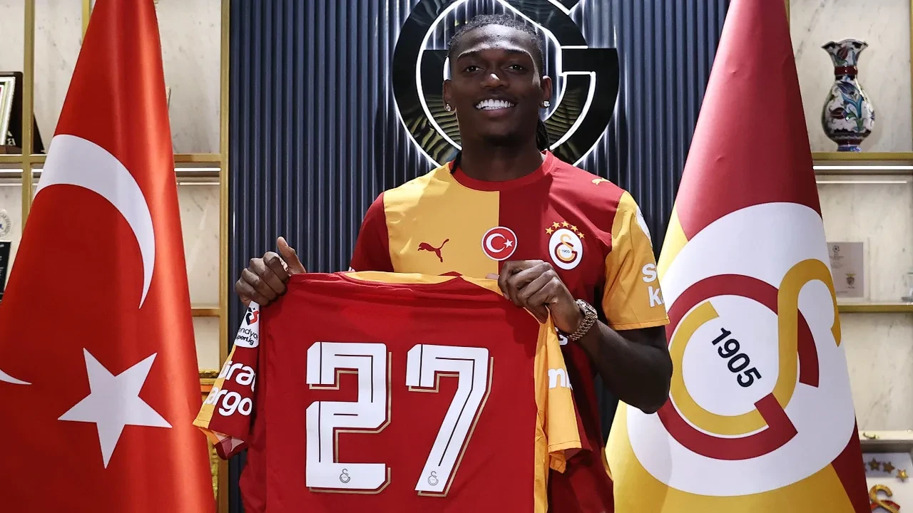 Galatasaray'ın yeni transferi Leao hedefini açıkladı! "Tekrar şampiyon olmak için buradayım"