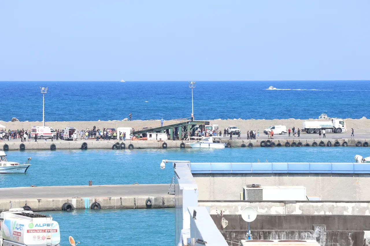 Girne açıklarında feribot alabora oldu: 8 ölü, 18 kayıp