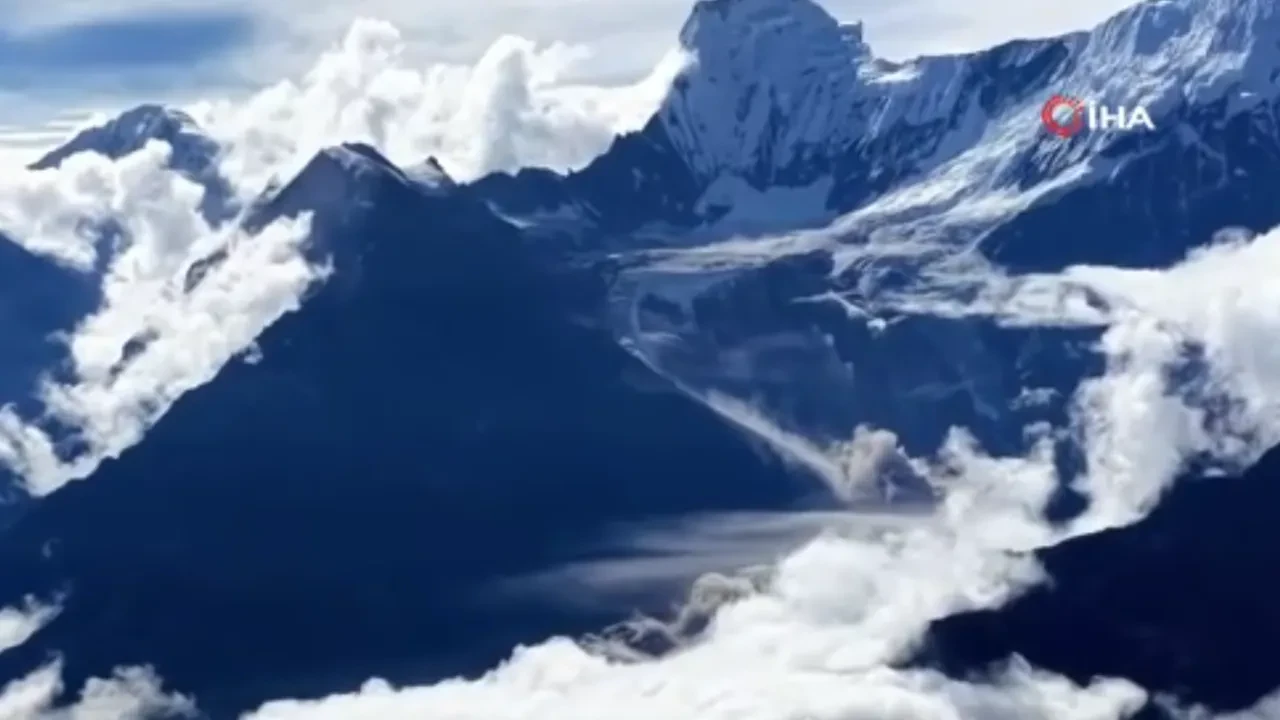 İşte Nepal'deki sel ve heyelan felaketinin sebebi! Turist böyle kaydetti