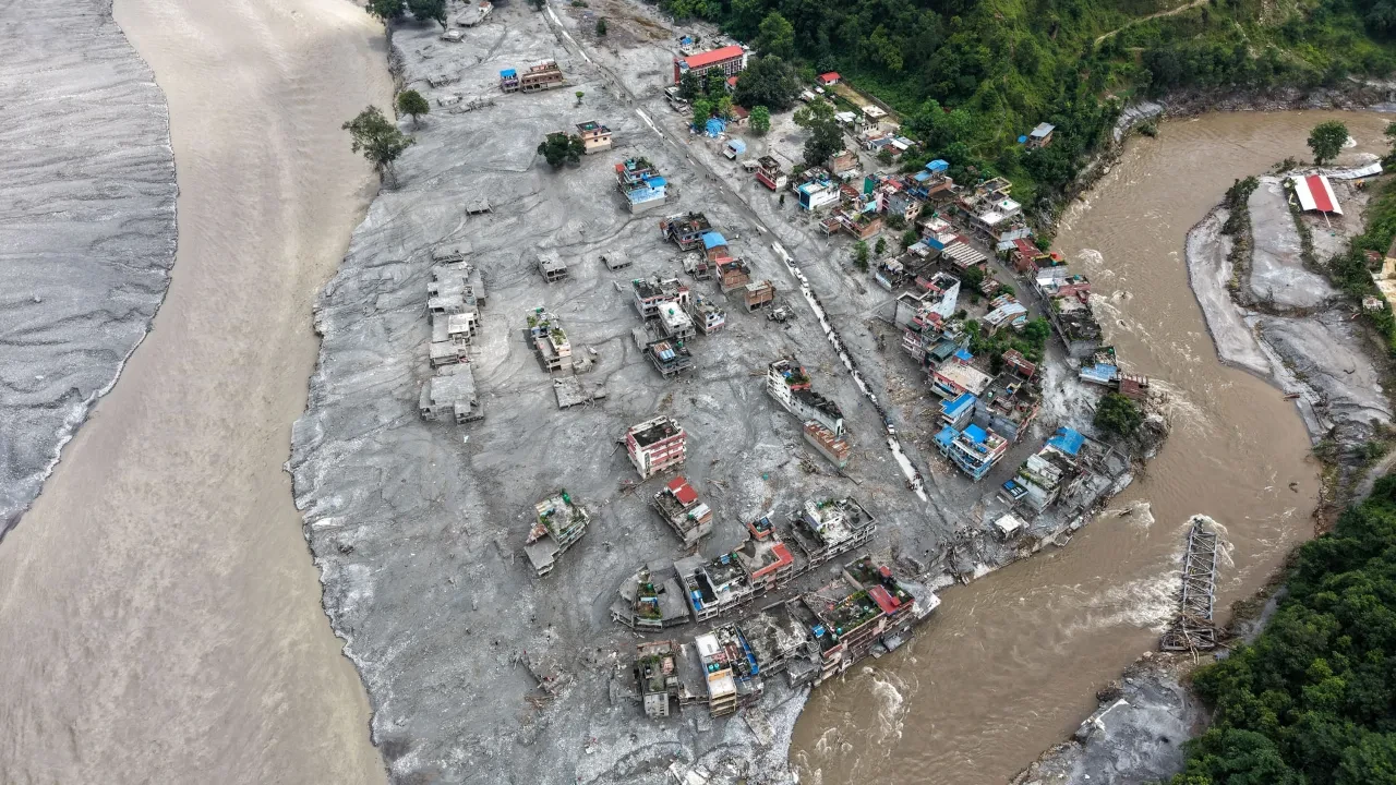 Nepal korkunç sel ve heyelan felaketinin ardından diken üstünde! Can kaybı artarken yeni tehlike uyarısı geldi
