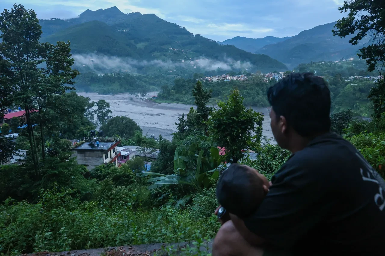 Nepal korkunç sel ve heyelan felaketinin ardından diken üstünde! Can kaybı artarken yeni tehlike uyarısı geldi