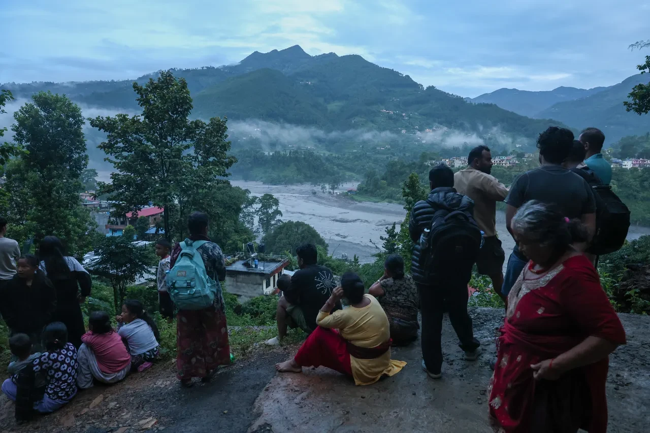 Nepal korkunç sel ve heyelan felaketinin ardından diken üstünde! Can kaybı artarken yeni tehlike uyarısı geldi