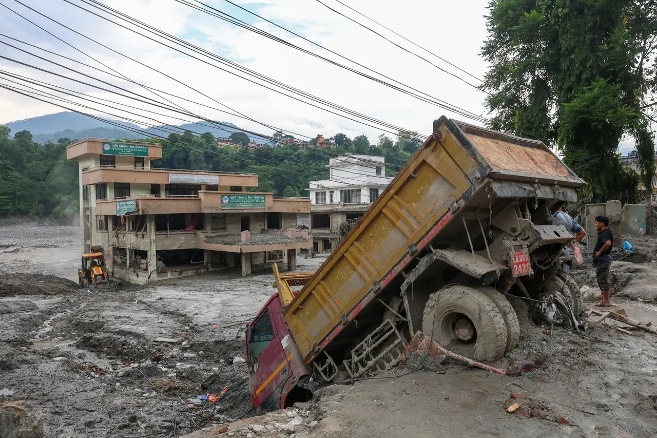 Nepal korkunç sel ve heyelan felaketinin ardından diken üstünde! Can kaybı artarken yeni tehlike uyarısı geldi