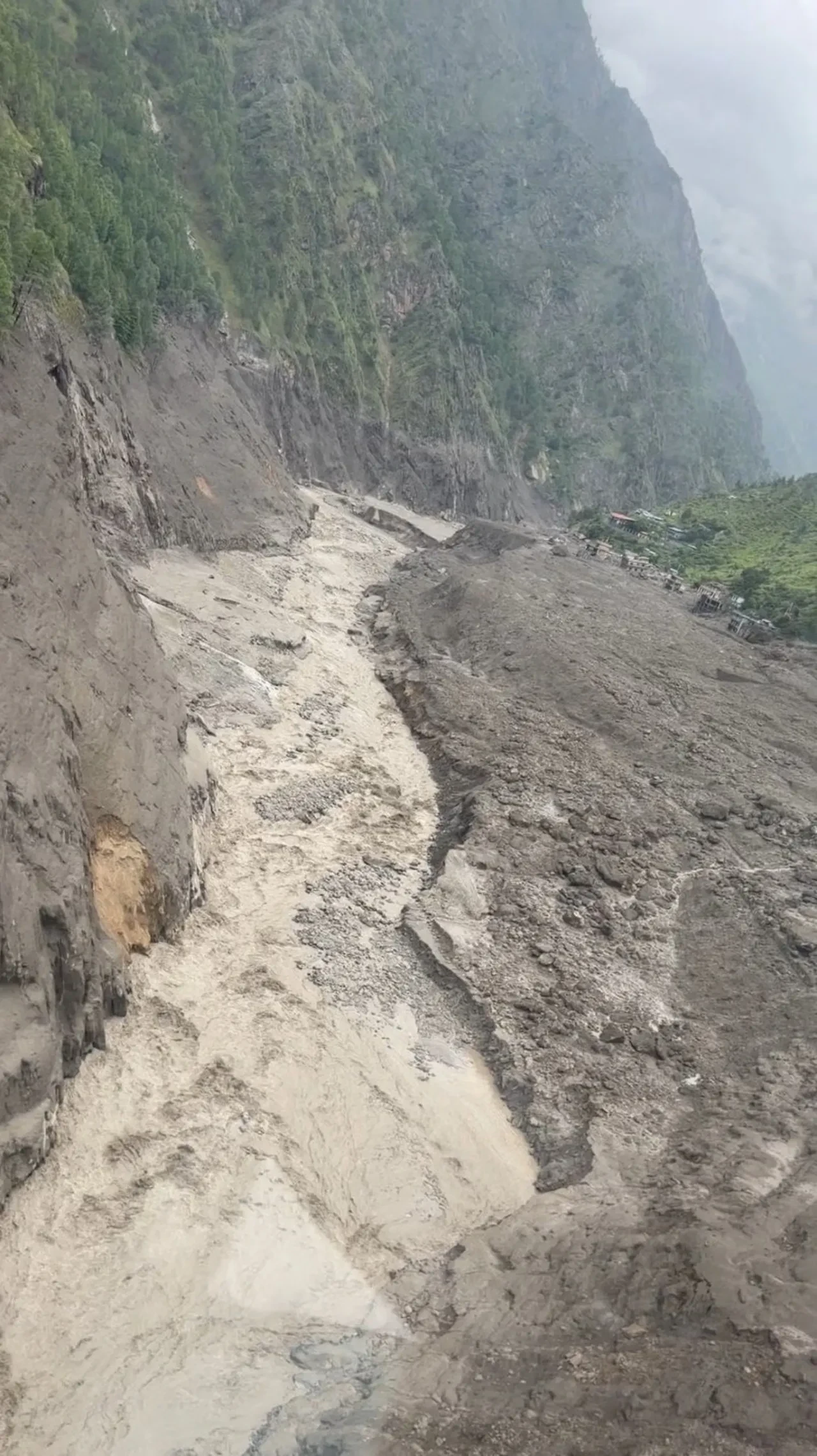 Nepal sel felaketi tam olarak neyden kaynaklanıyor? Bir uzman açıkladı