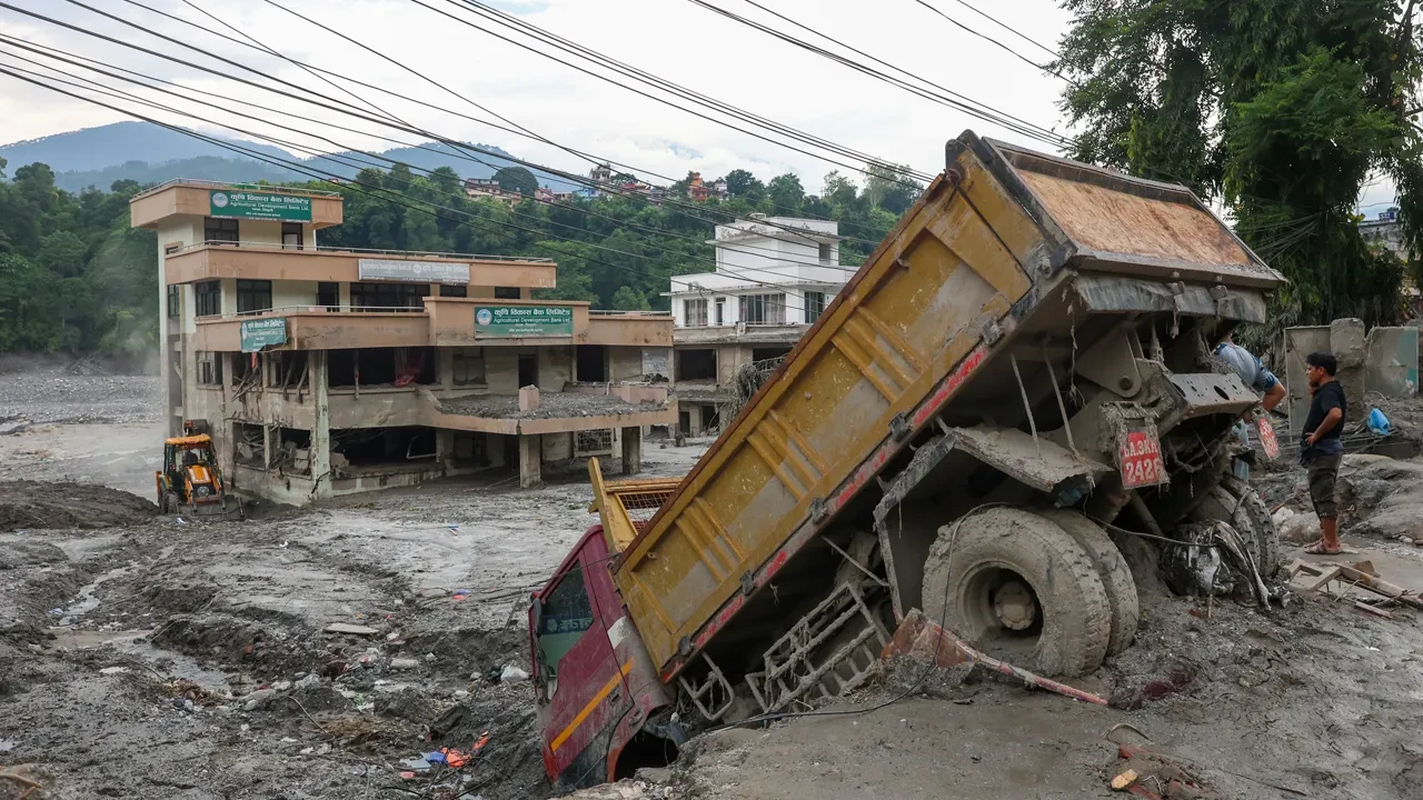 Nepal'deki sel felaketinde can kaybı 800'e yaklaştı
