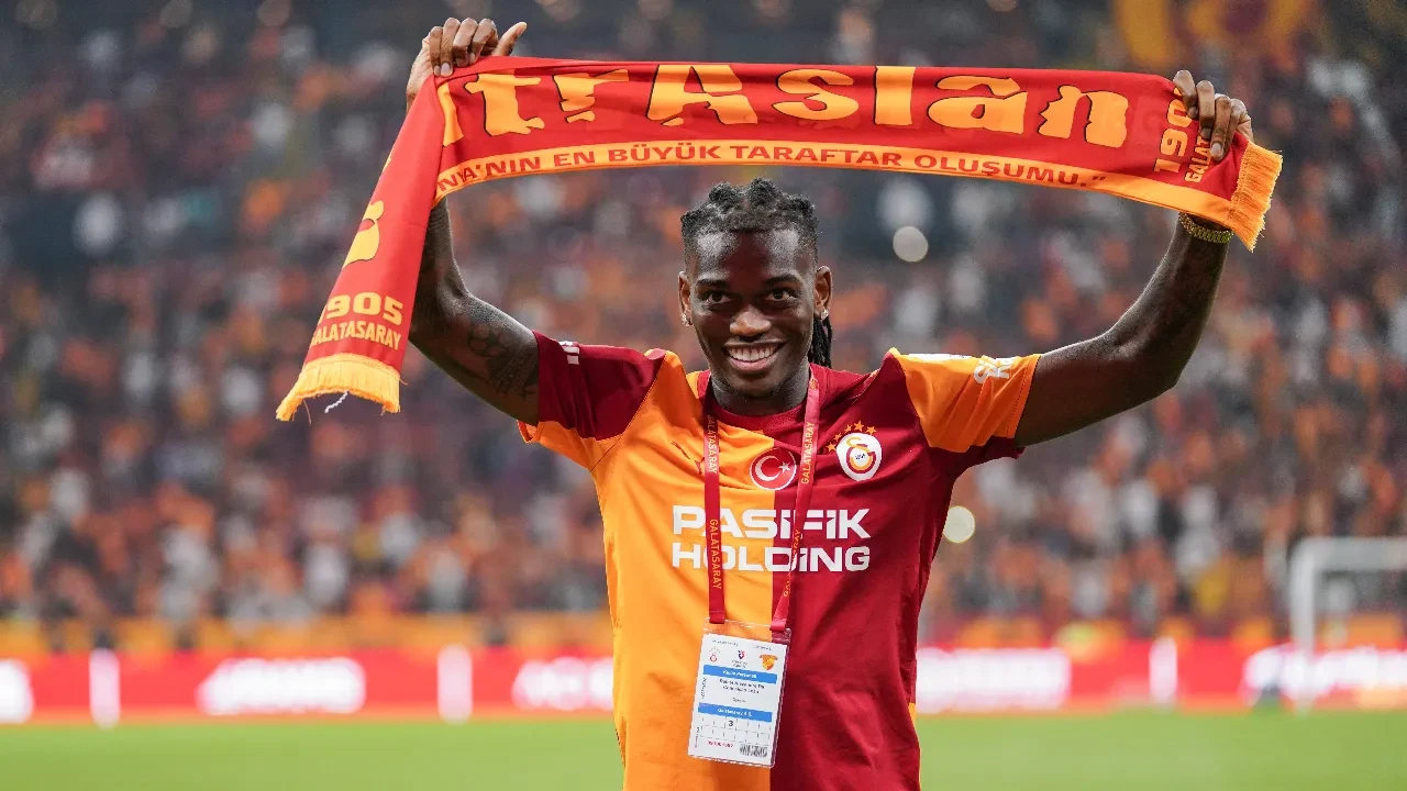 Rafael Leao'nun bonservisi ve maaşı resmen açıklandı