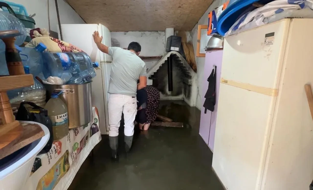 Sağanak kuvvetli vurdu, evler ve tarım arazileri sular altında kaldı
