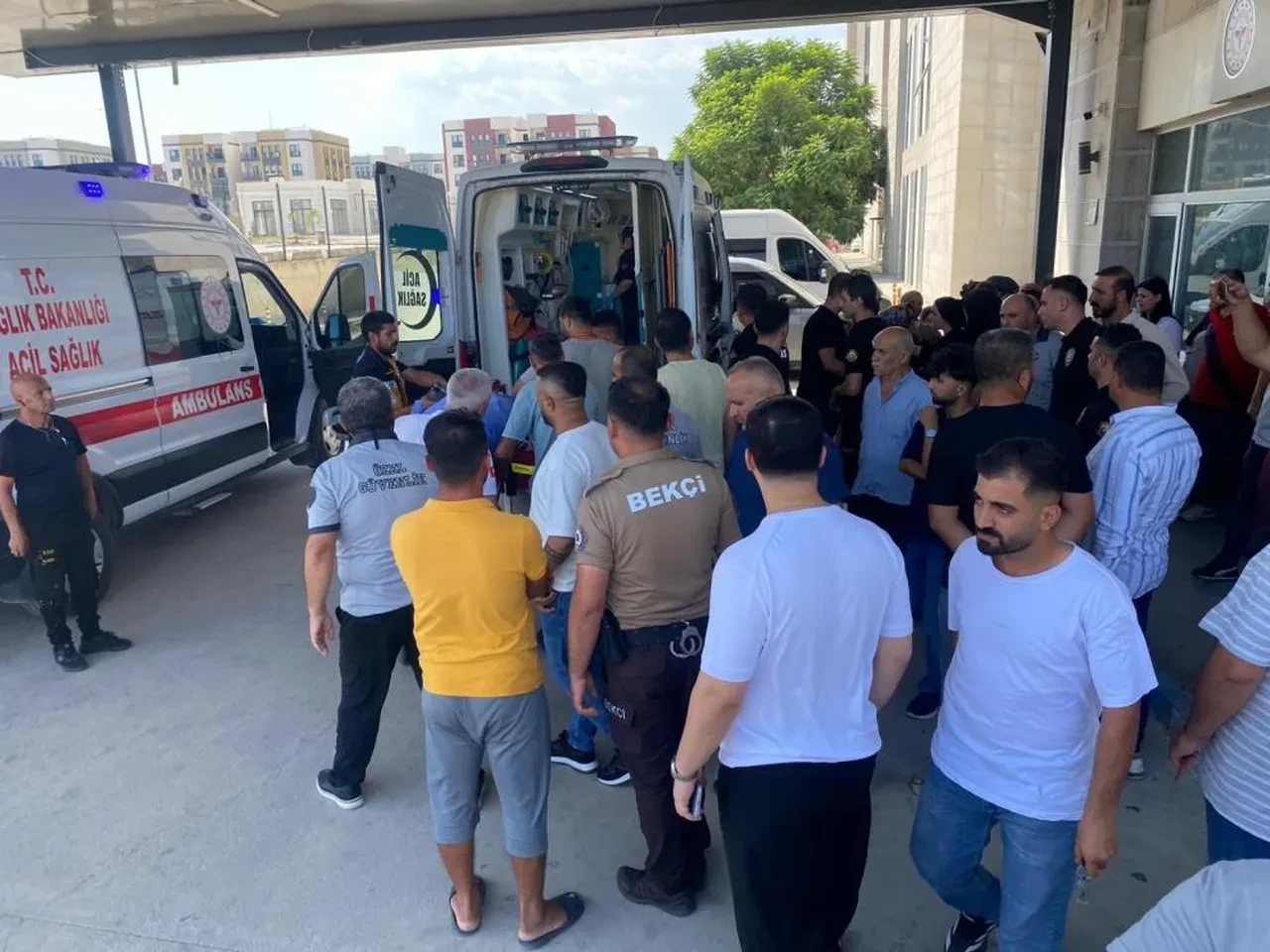 Sokak ortasında dehşet! Boşanma aşamasındaki eşini ve baldızını vurdu