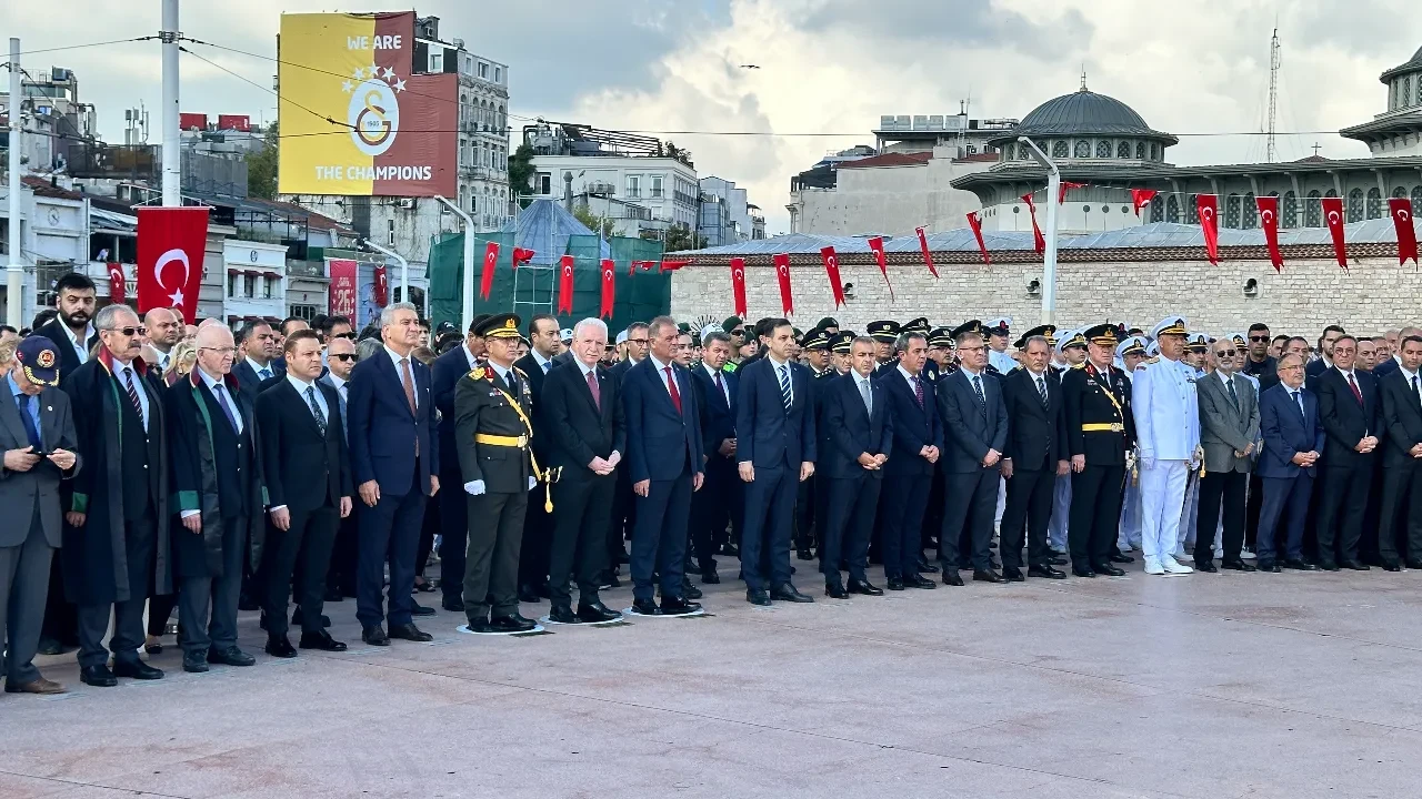 Taksim Meydanı’nda 30 Ağustos Zafer Bayramı törenle kutlandı