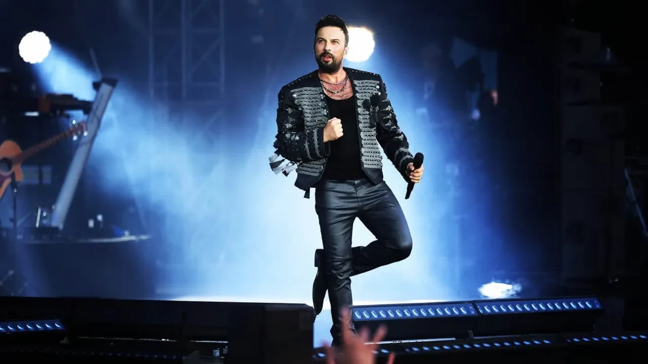 Tarkan’dan konser öncesi sürpriz değişiklik! Yeni imajı dikkat çekti