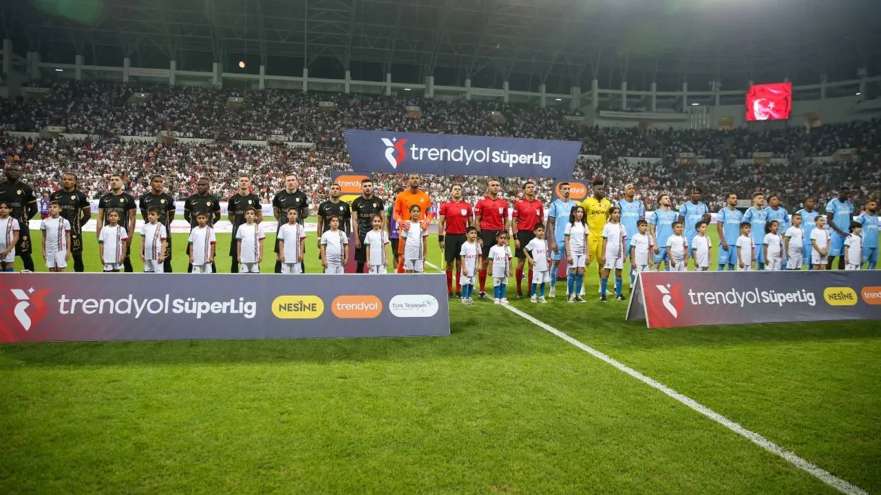 Amedspor, Trabzonspor'u mağlup etti! Diyarbakır ekibinden 2-1'lik galibiyet