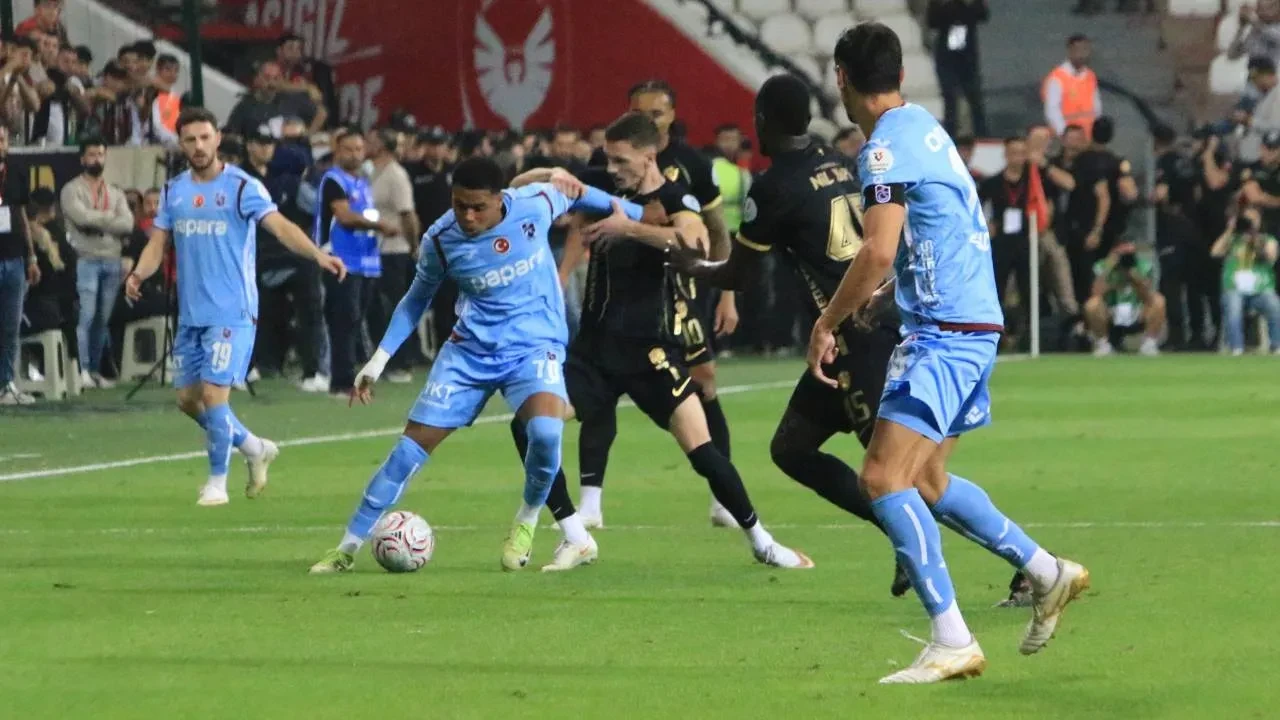 Amedspor, Trabzonspor'u mağlup etti! Diyarbakır ekibinden 2-1'lik galibiyet