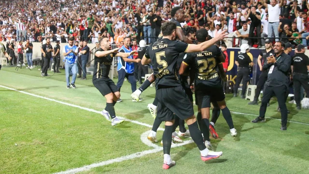 Amedspor, Trabzonspor'u mağlup etti! Diyarbakır ekibinden 2-1'lik galibiyet