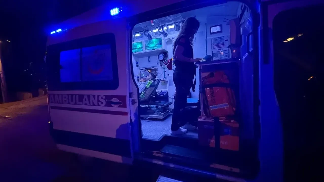 Asansör bir kat aşağı kaydı, içindeki erkek korkudan bayıldı