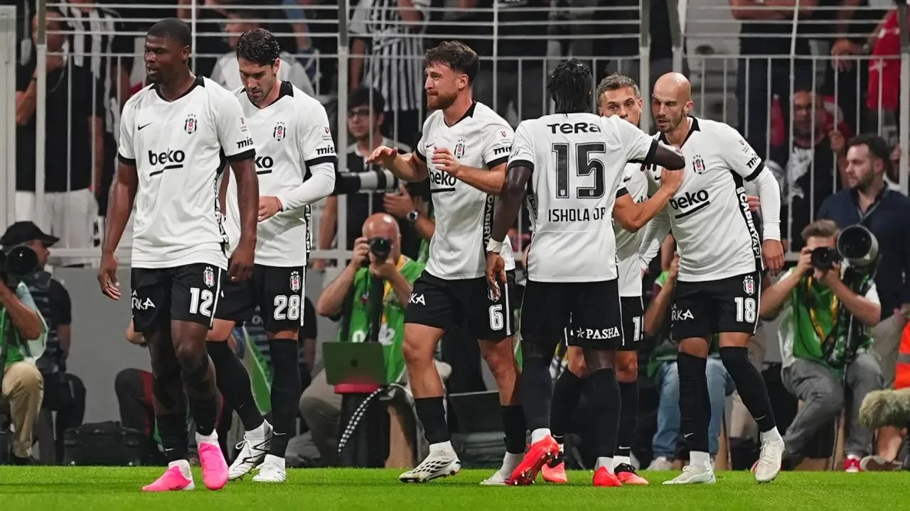 Beşiktaş'tan 6 gollü galibiyet! "Kara Kartal" evinde uçuşa geçti