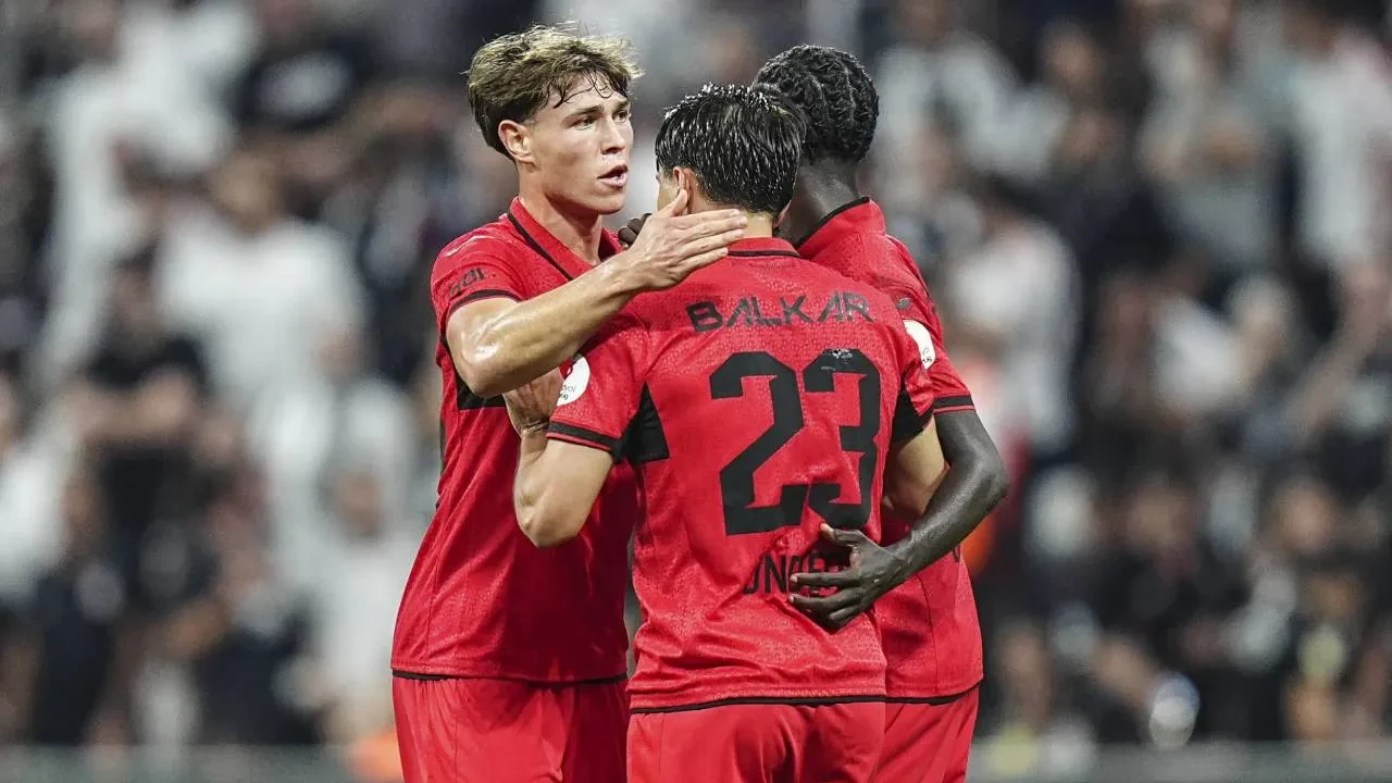 Beşiktaş'tan 6 gollü galibiyet! "Kara Kartal" evinde uçuşa geçti