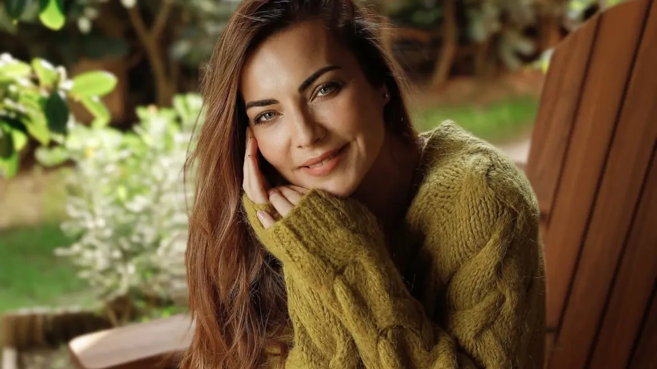 Burcu Kara köy hayatını sevdi! Taş fırında ekmek yaptı