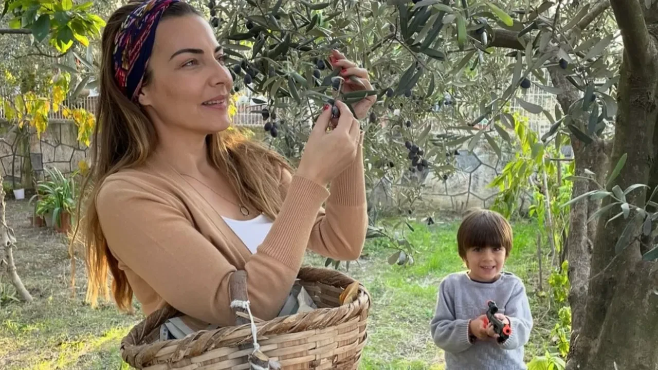 Burcu Kara köy hayatını sevdi! Taş fırında ekmek yaptı