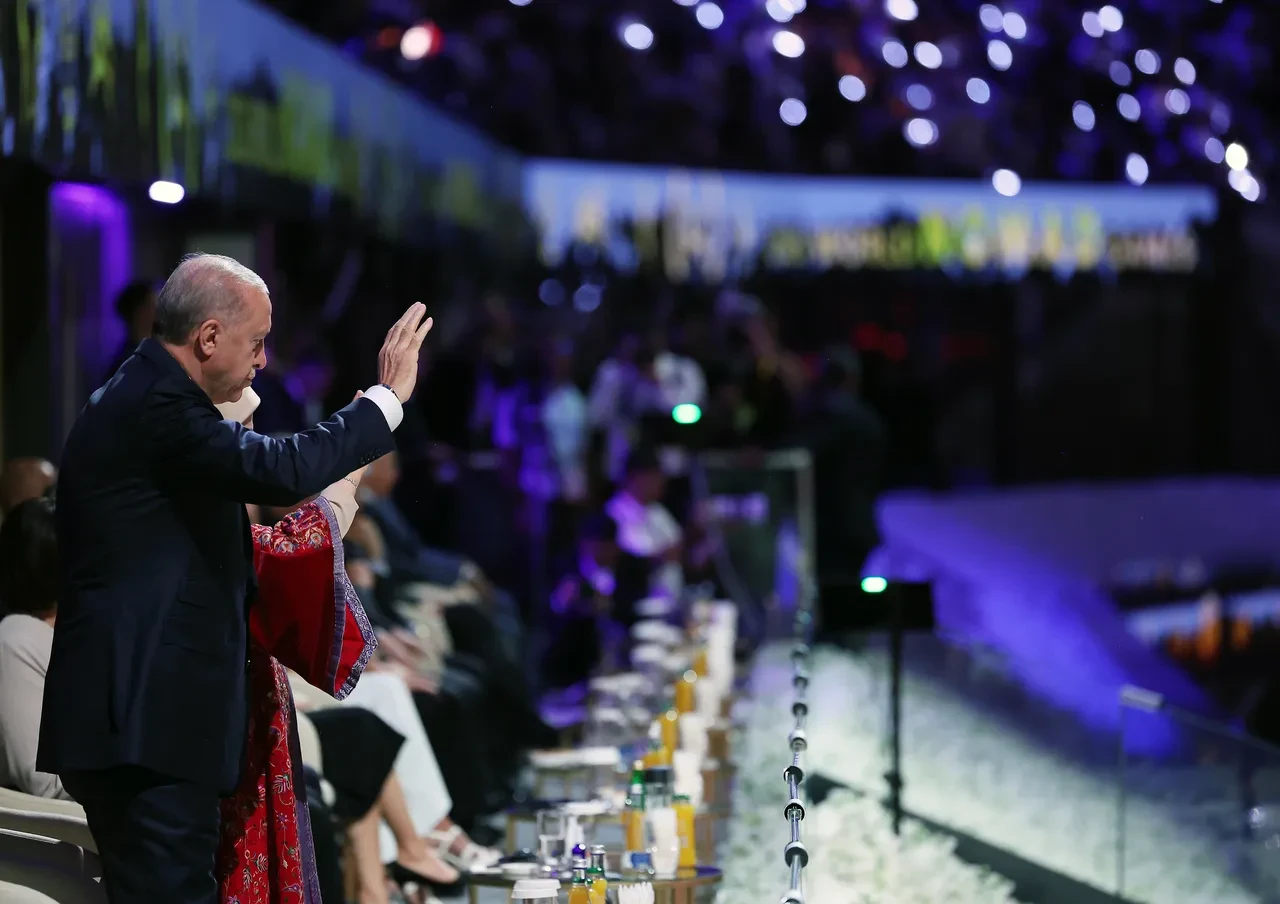 Cumhurbaşkanı Erdoğan Kırgızistan'da: 6. Göçebe Oyunları töreninde Türkiye kortejini ayakta selamladı