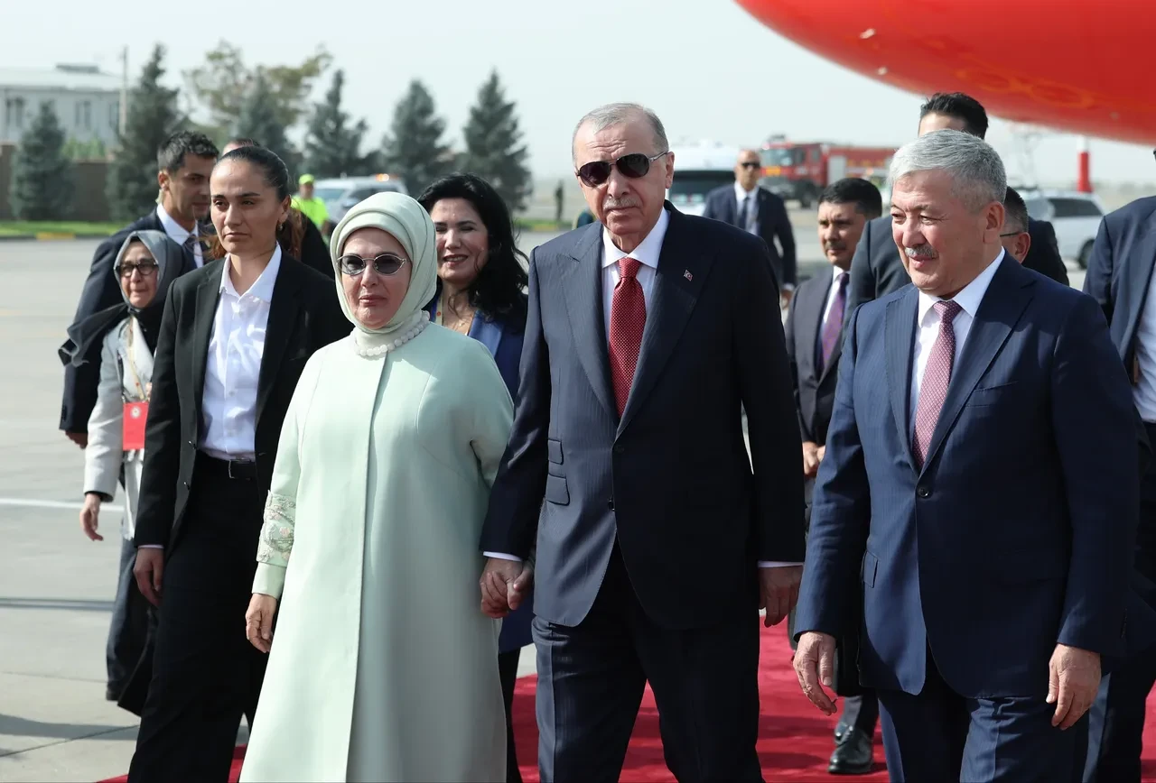 Cumhurbaşkanı Erdoğan, Kırgızistan'da! Gözler kritik zirvede: Dünya liderleriyle buluşacak