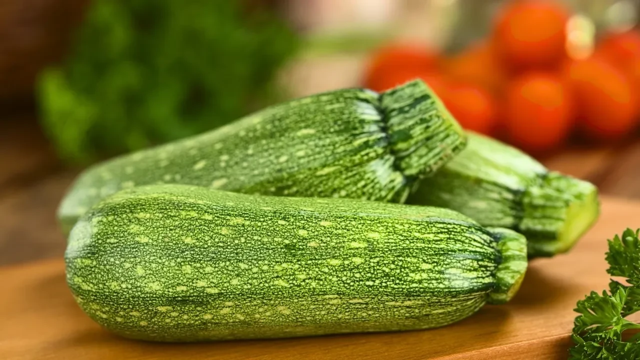 Daha önce hiç yemediğiniz kabak mezesi! Tarifini ünlü bir restorandan aldım