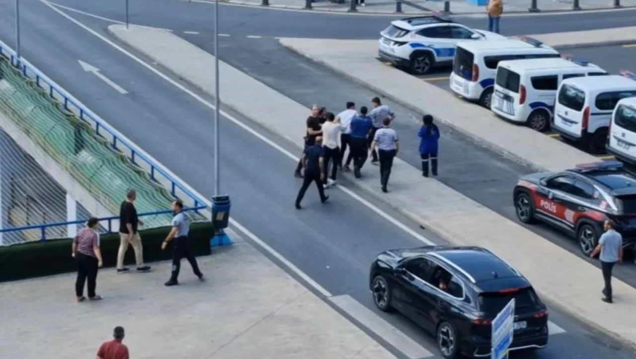 İstanbul'da taksiciler birbirine girdi! Müşteri kavgasında ortalık karıştı