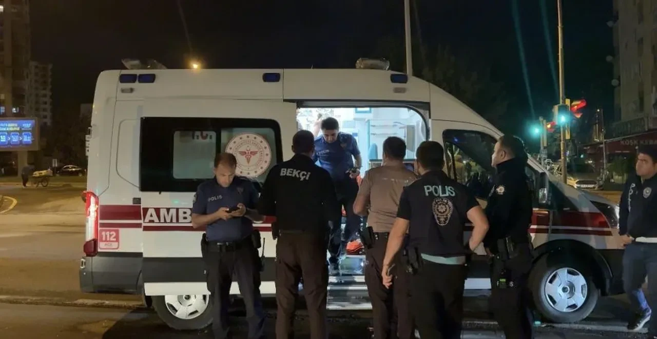 Kavgada tabancayla yaralandı o halde tramvaya bindi