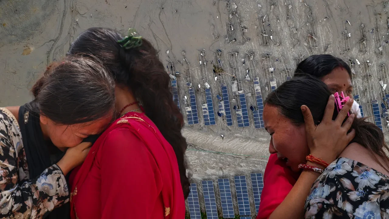 Nepal'de yüzlerce kişi tünellerde kaldı! Sel ve heyelan felaketinin ardından büyük mücadele
