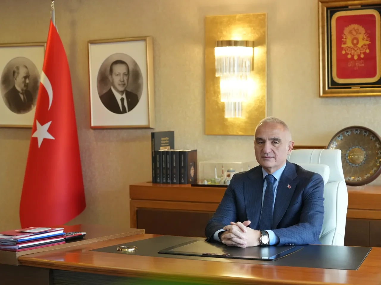 Bakan Ersoy tarihi keşif duyurdu: Tralleis'te 2 bin yıllık 300 kişilik antik havuz gün yüzüne çıkarıldı