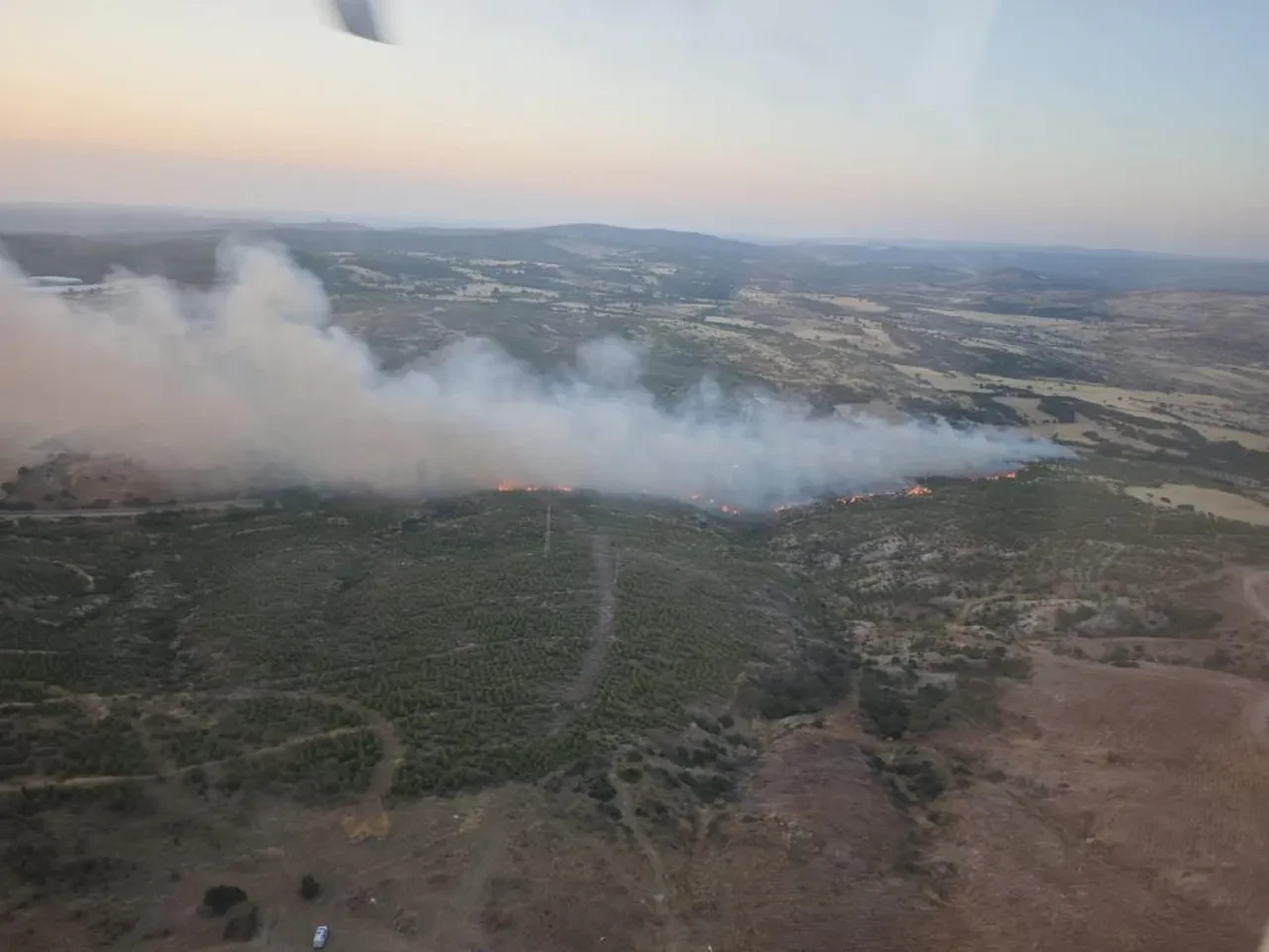 Çanakkale Ezine'de orman yangını! Alevlere havadan ve karadan müdahale sürüyor
