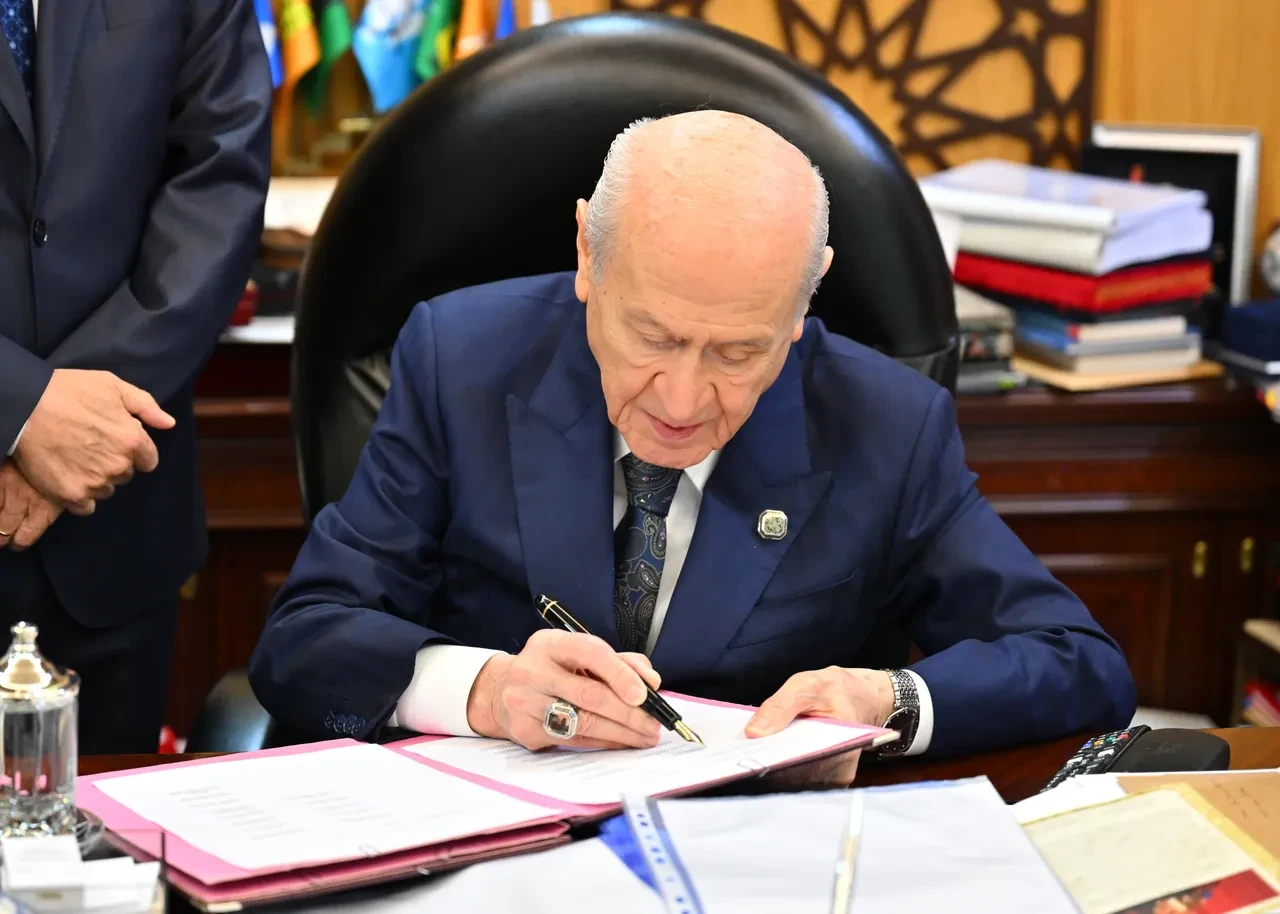 Çerçeve yasa teklifine ilk imza Devlet Bahçeli'den