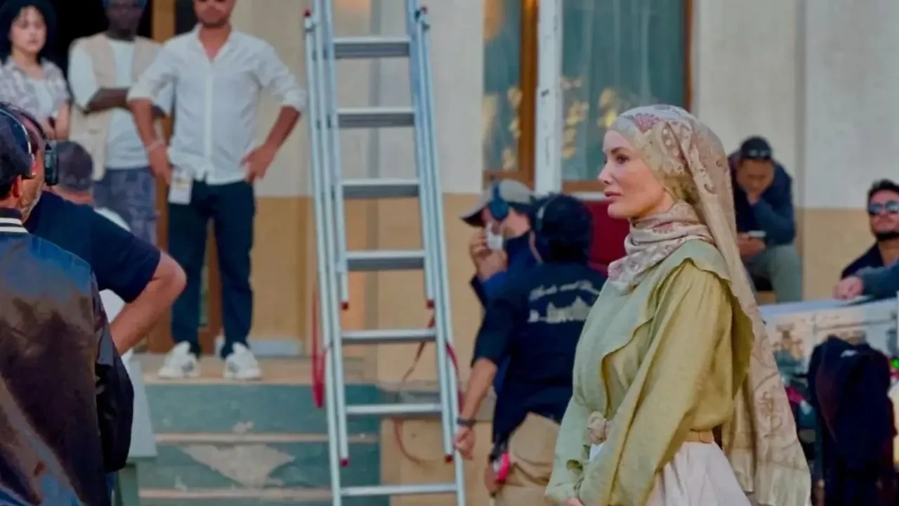 Gamze Özçelik setten paylaşımlar yaptı! Beğeni yağmuru yağdı