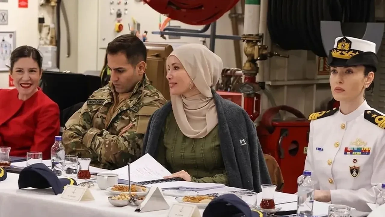 Gamze Özçelik setten paylaşımlar yaptı! Beğeni yağmuru yağdı