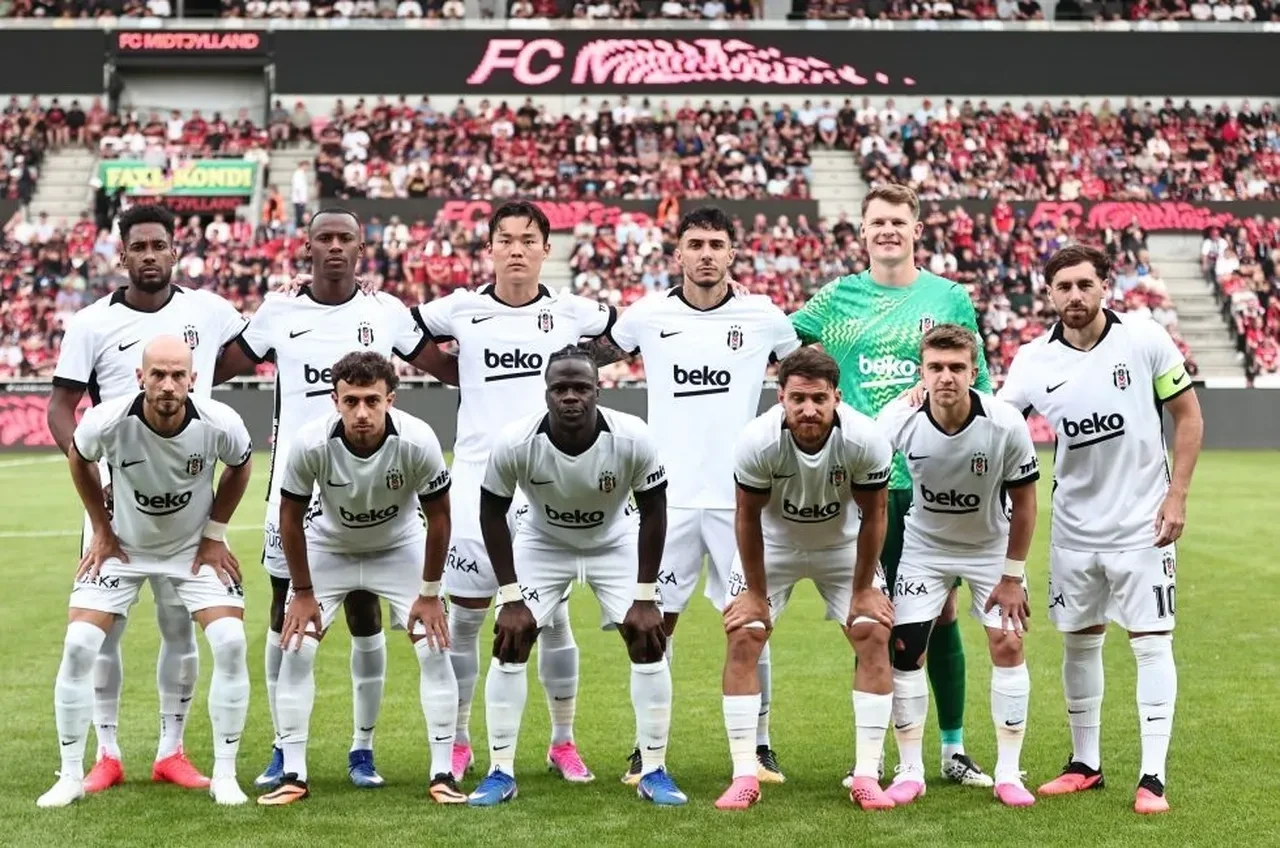 Hradec Kralove Beşiktaş muhtemel 11! Trossard Kralove maçında oynayacak mı?