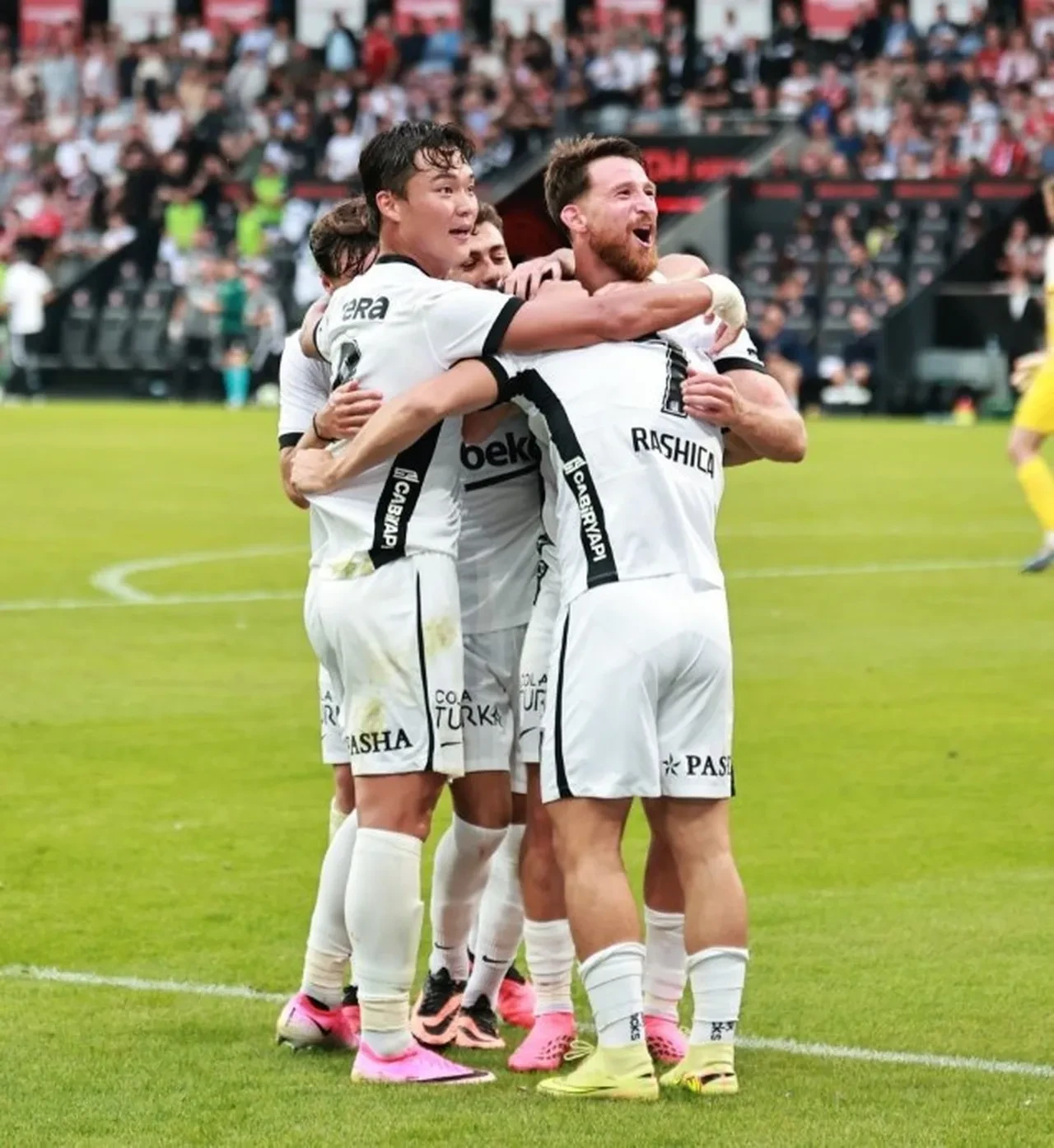 Hradec Kralove Beşiktaş muhtemel 11! Trossard Kralove maçında oynayacak mı?