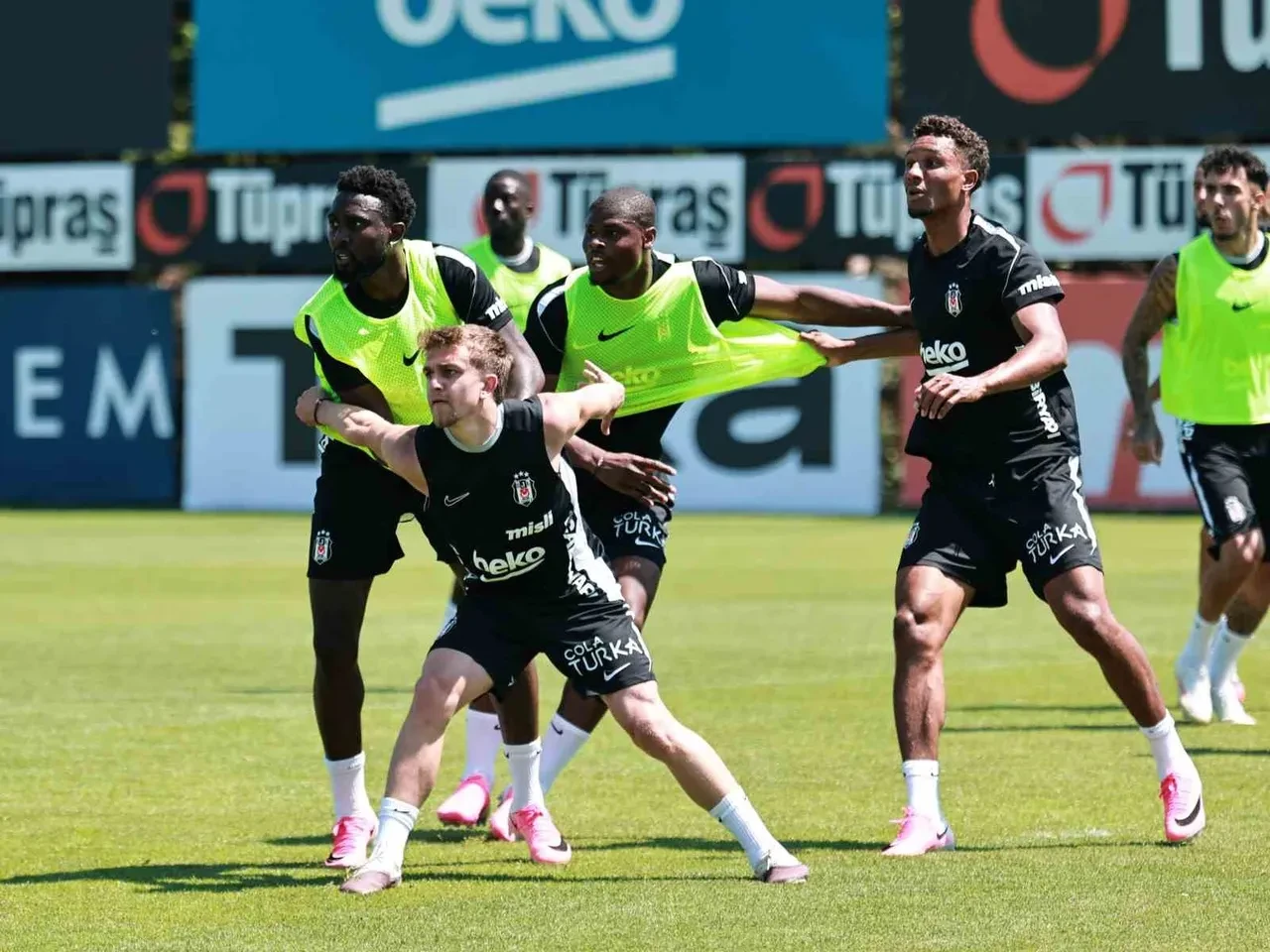 Hradec Kralove Beşiktaş muhtemel 11! Trossard Kralove maçında oynayacak mı?