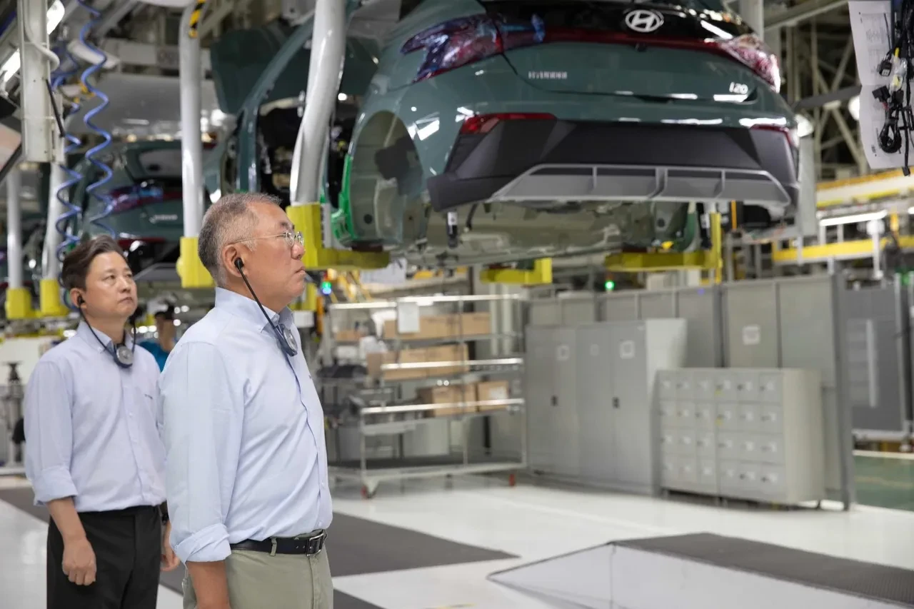 Hyundai’nin patronu IONIQ 3 için İzmit’e geldi: İşçilerden tek bir şey istedi