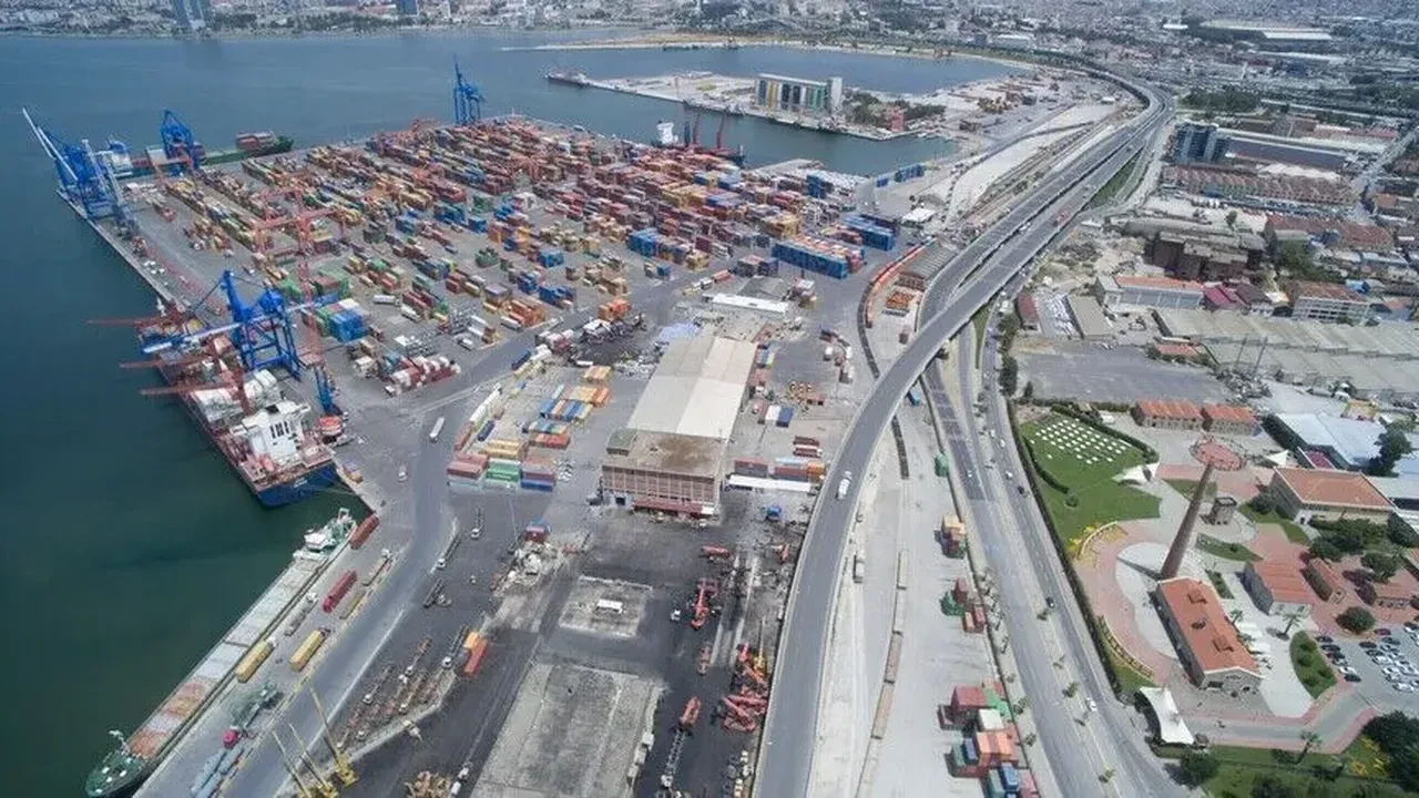 İzmir Limanı'nda yeni dönem! TVF'ye devir süreci tamamlandı