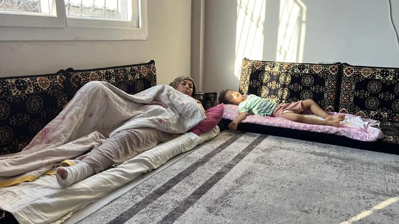 Kaputa düşen çocuğu indirip kaçtı! Mersin’de korkunç kaza