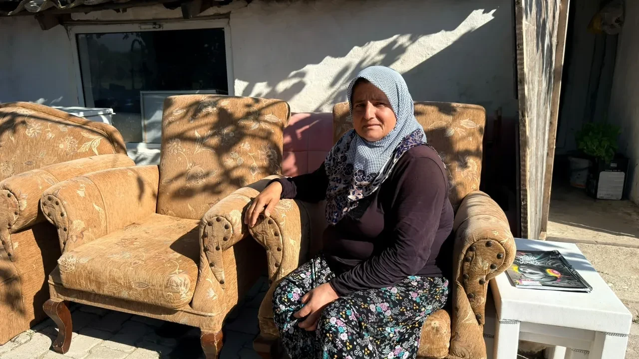 Kurtulduklarına sevinemediler! Antalyalı aile 10 gündür bahçede yaşıyor