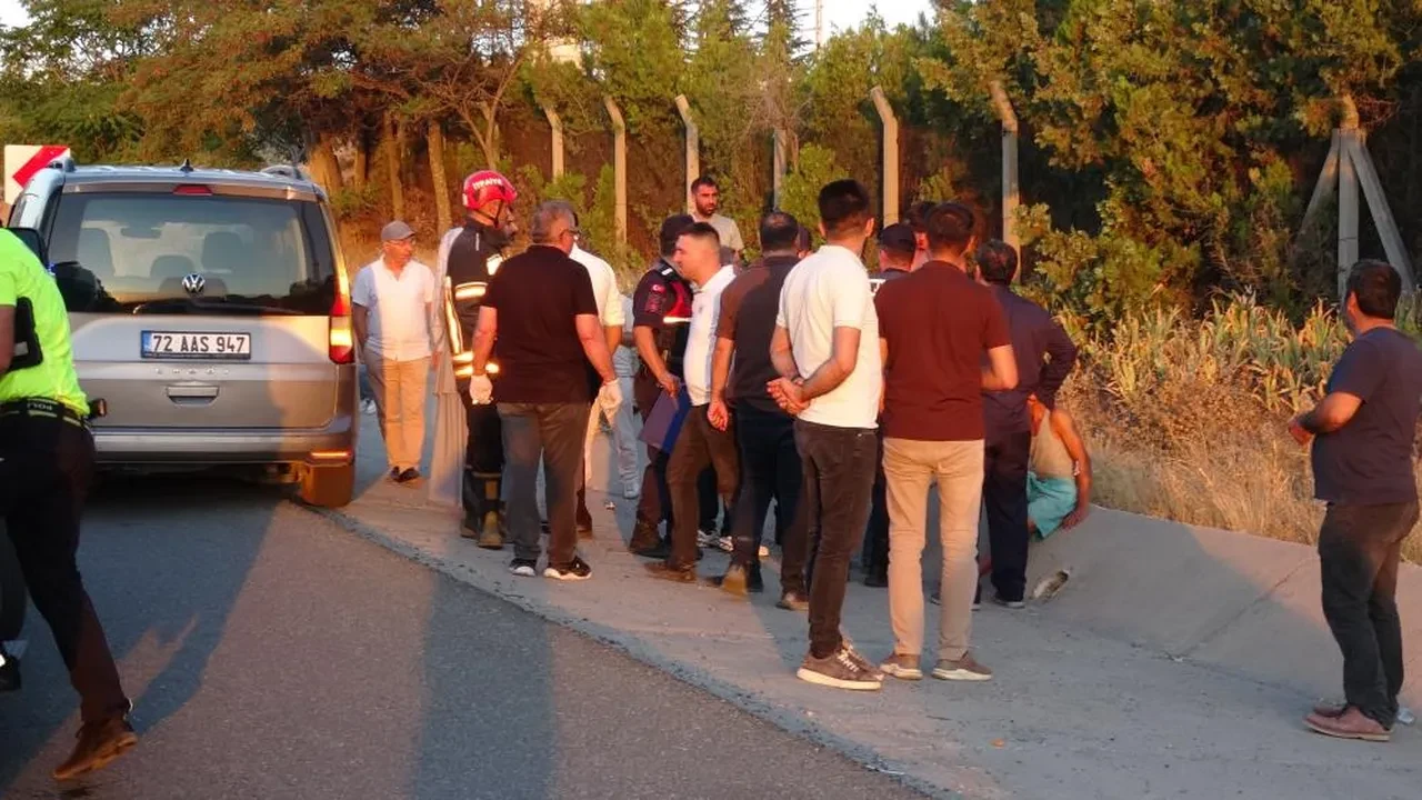 Malatya'da işçi servisi, tırın altına girdi: 19 yaralı