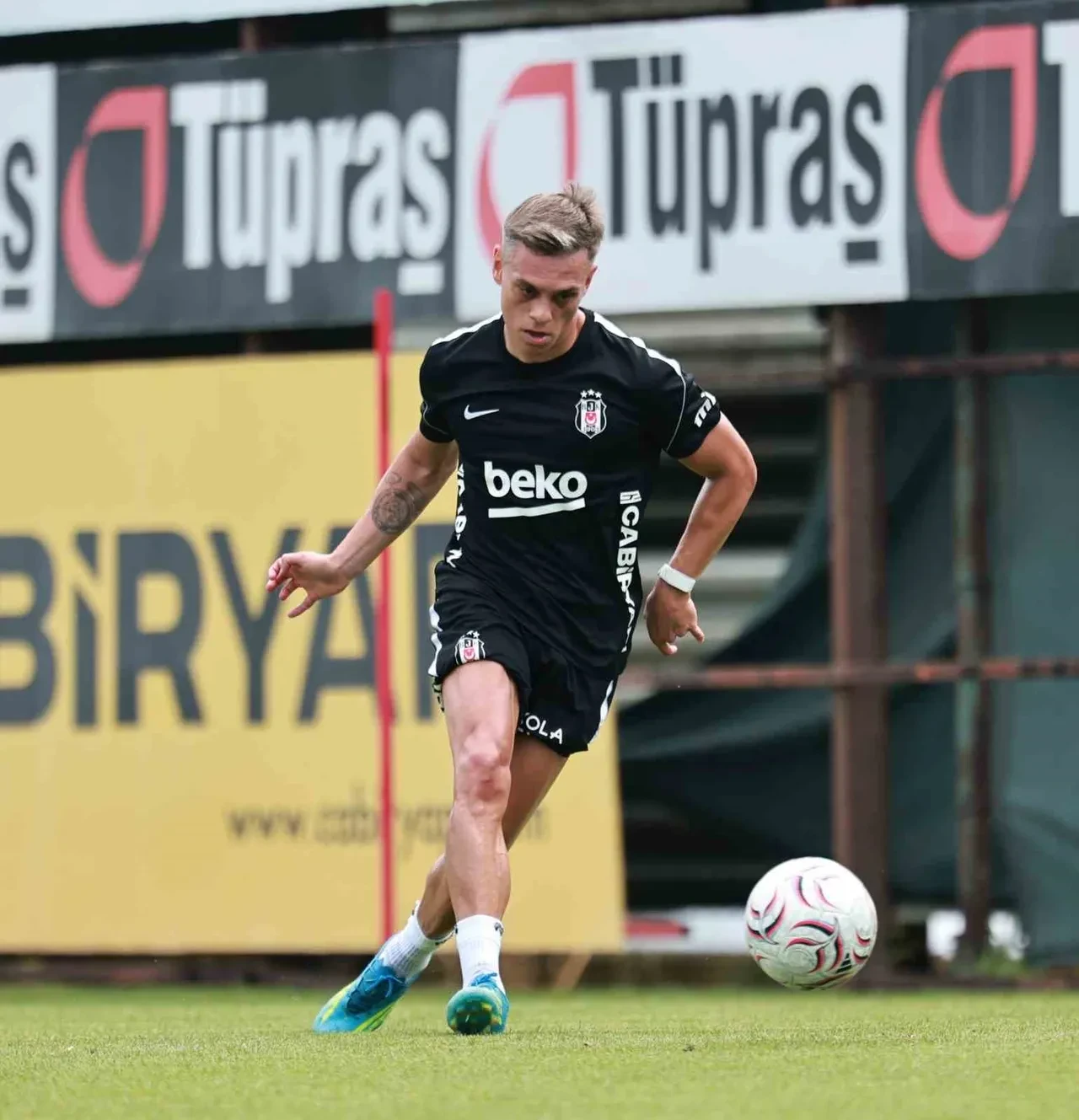 Trossard Hradec Kralove maçında oynayacak mı? Beşiktaş Hradec Kralove maç kadrosu netleşiyor