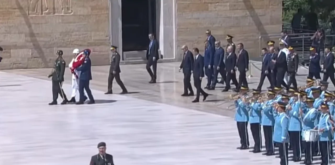 YAŞ üyeleri, Anıtkabir'i ziyaret etti! Şimdi gözler Beştepe'de