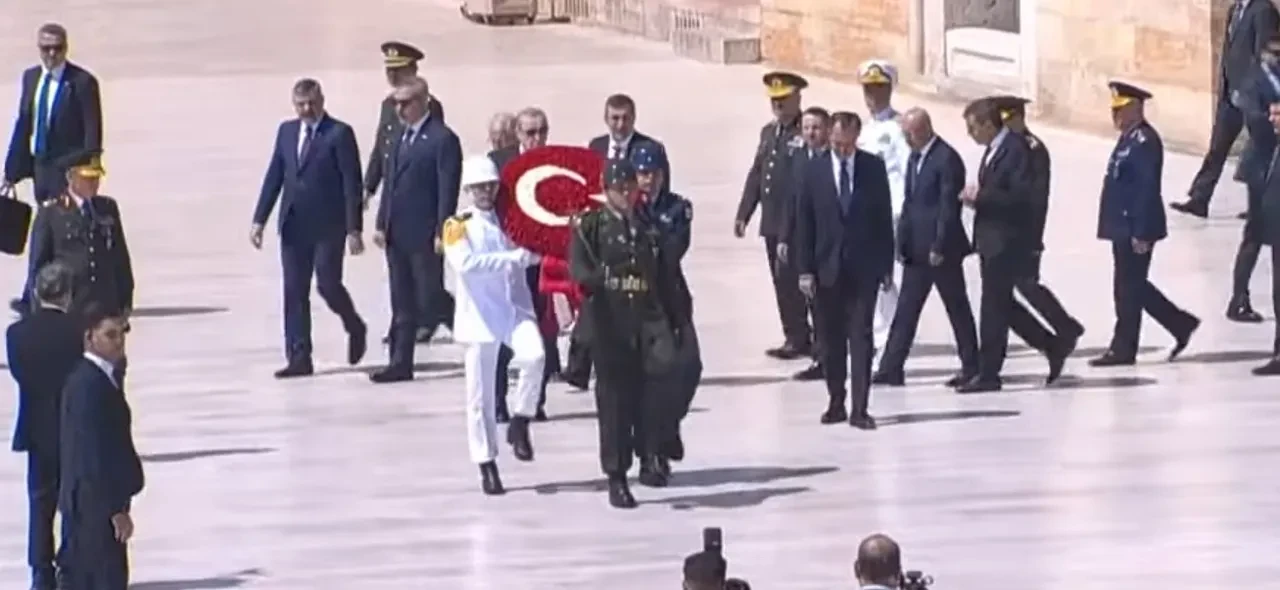 YAŞ üyeleri, Anıtkabir'i ziyaret etti! Şimdi gözler Beştepe'de